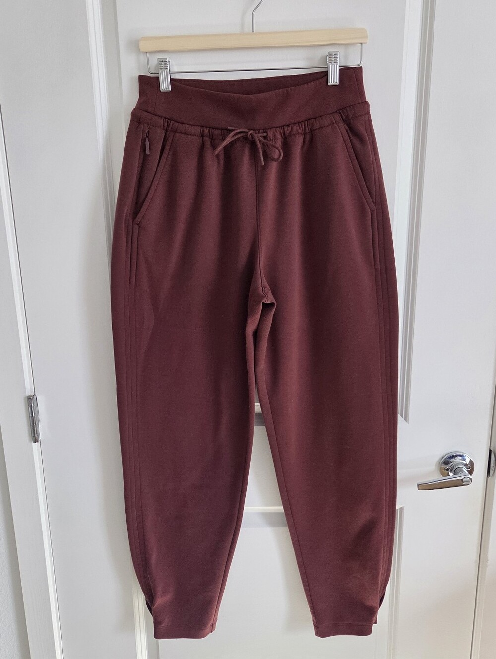 Athleta Allure High Rise Jogger In Redwood, Size Medium Tall - Picture 2 of 5